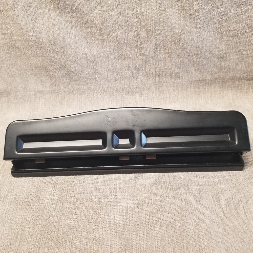 U2: 4 HOLE PUNCH ,8 CAPACITY PUNCHER, BLACK PAPER PUNCHER